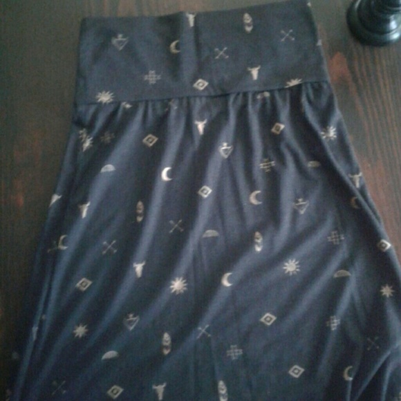 Patterned maxi skirt - Picture 1 of 3